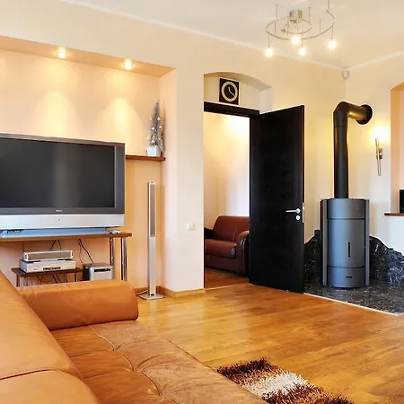Raina Apartment